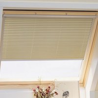 Montáž žaluzie na střešní okno VELUX Montáž žaluzie na střešní okno VELUX