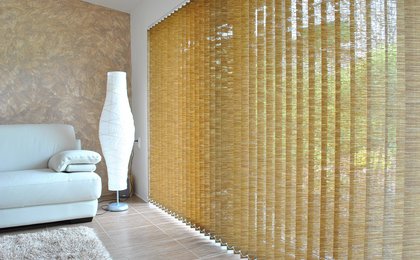 Jak oživit interiér pomocí vertikálních žaluzií?