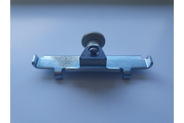 Závěsný jezdec pro posuvné dveřní sítě