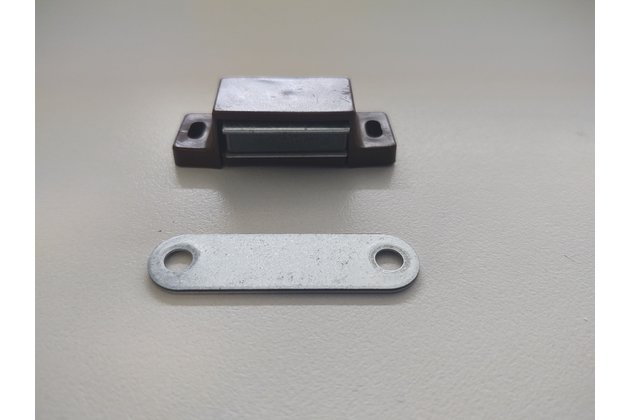 Magnet pro dveřní sítě hnědý Magnet pro dveřní sítě hnědý