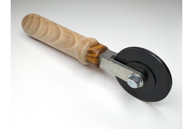 Přítlačné kolečko pro výměnu síťoviny na síti proti hmyzu